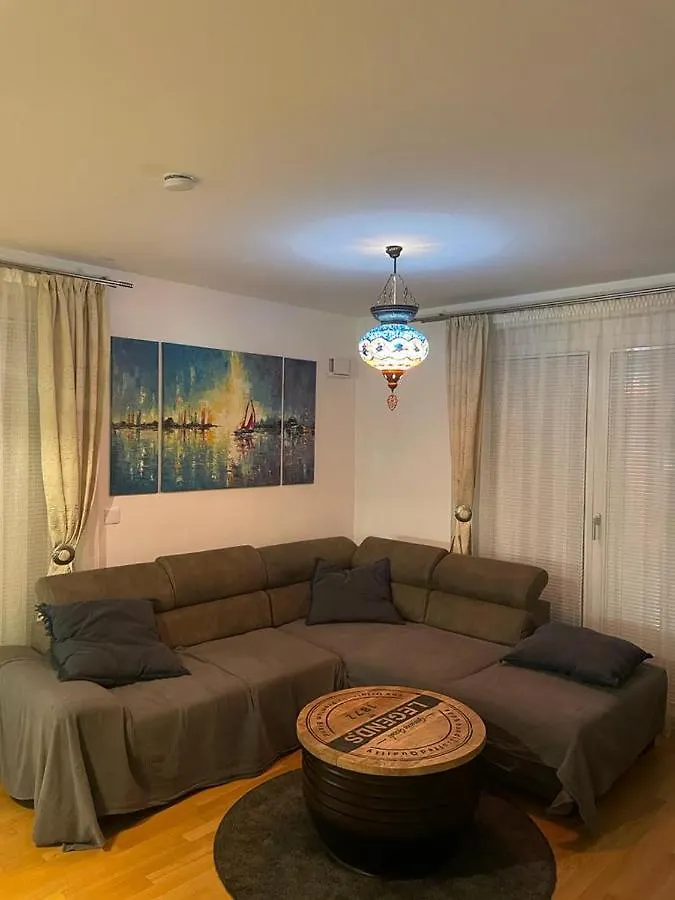 Lovely 3 Rooms Apartment Viena 0*, Vienna